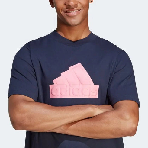 ADIDAS FUTURE ICONS BADGE TEE